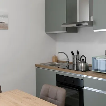 Adelphi 2 Apartman Bari